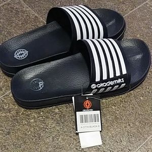 Akademiks sandals